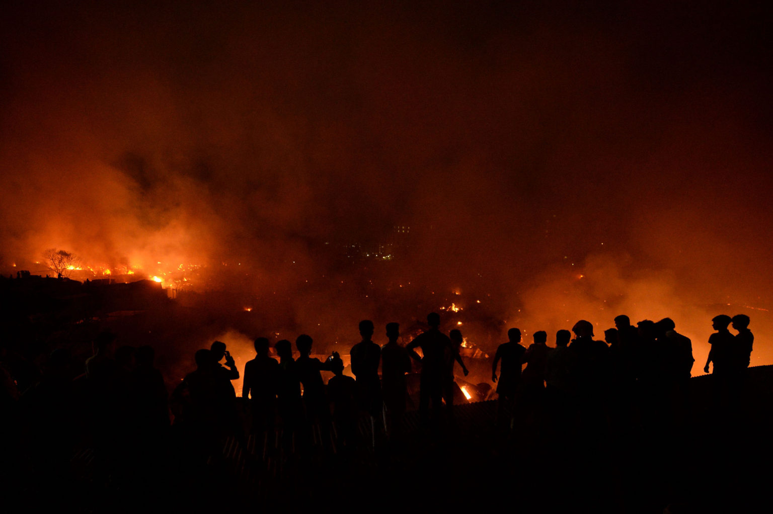 TOPSHOT-BANGLADESH-SLUM-FIRE